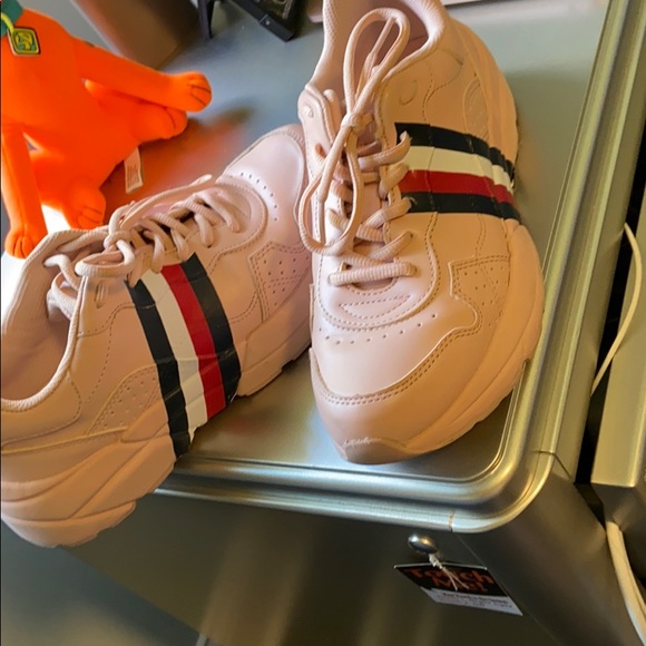 Tommy Hilfiger pink shoes - Picture 3 of 3
